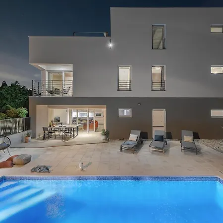 San For 6 Persons In Medulin With Fitness And Only 2 Km From The With Sea View Villa *