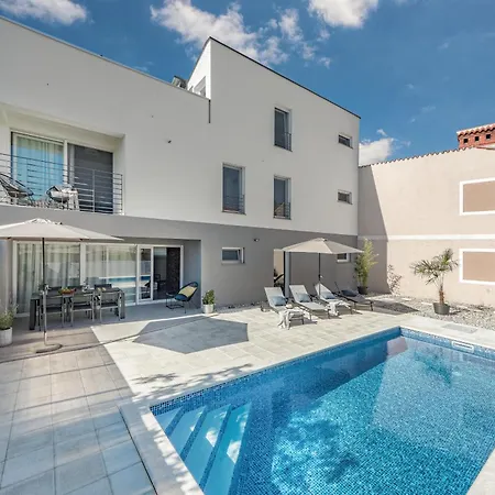 San For 6 Persons In Medulin With Fitness And Only 2 Km From The With Sea View Villa *