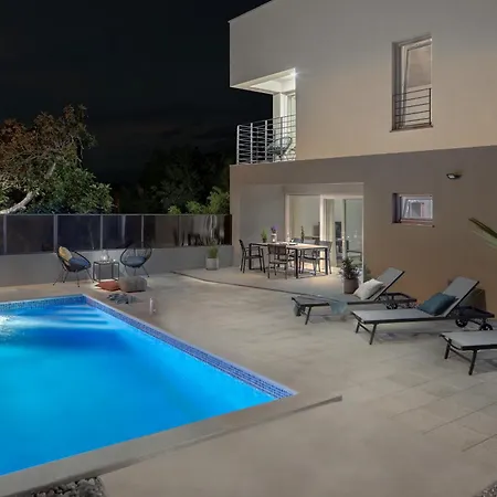 San For 6 Persons In Medulin With Fitness And Only 2 Km From The With Sea View Villa *