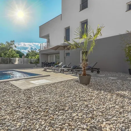 Villa San For 6 Persons In Medulin With Fitness And Only 2 Km From The With Sea View Ližnjan